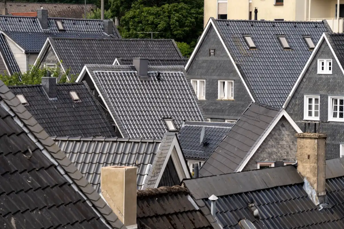 Steep roof eaves and gutter lines on houses in Nacogdoches, TX